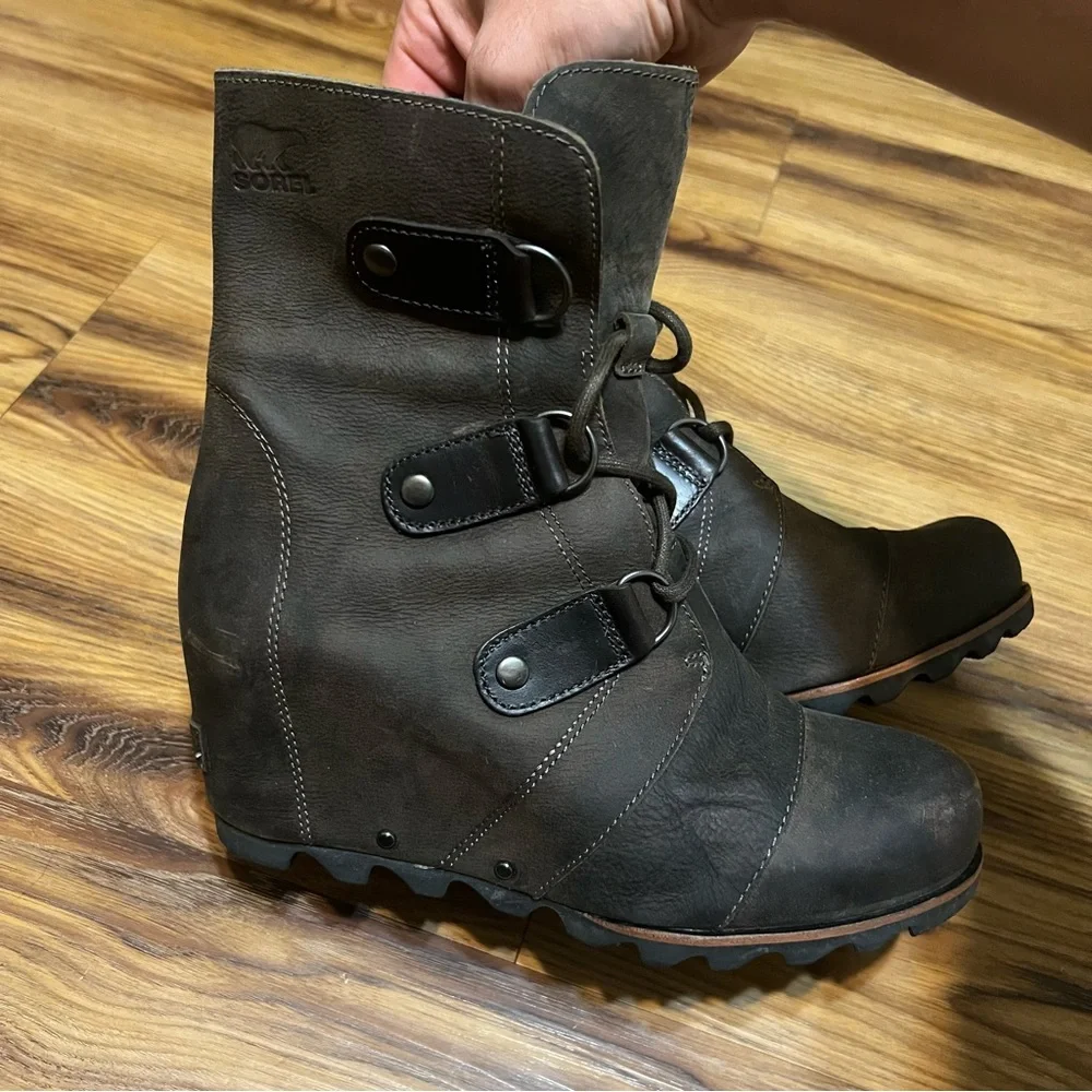 Sorel Joan of Arctic Wedge Booties Leather Waterproof Ankle Boots Women Size 8.5